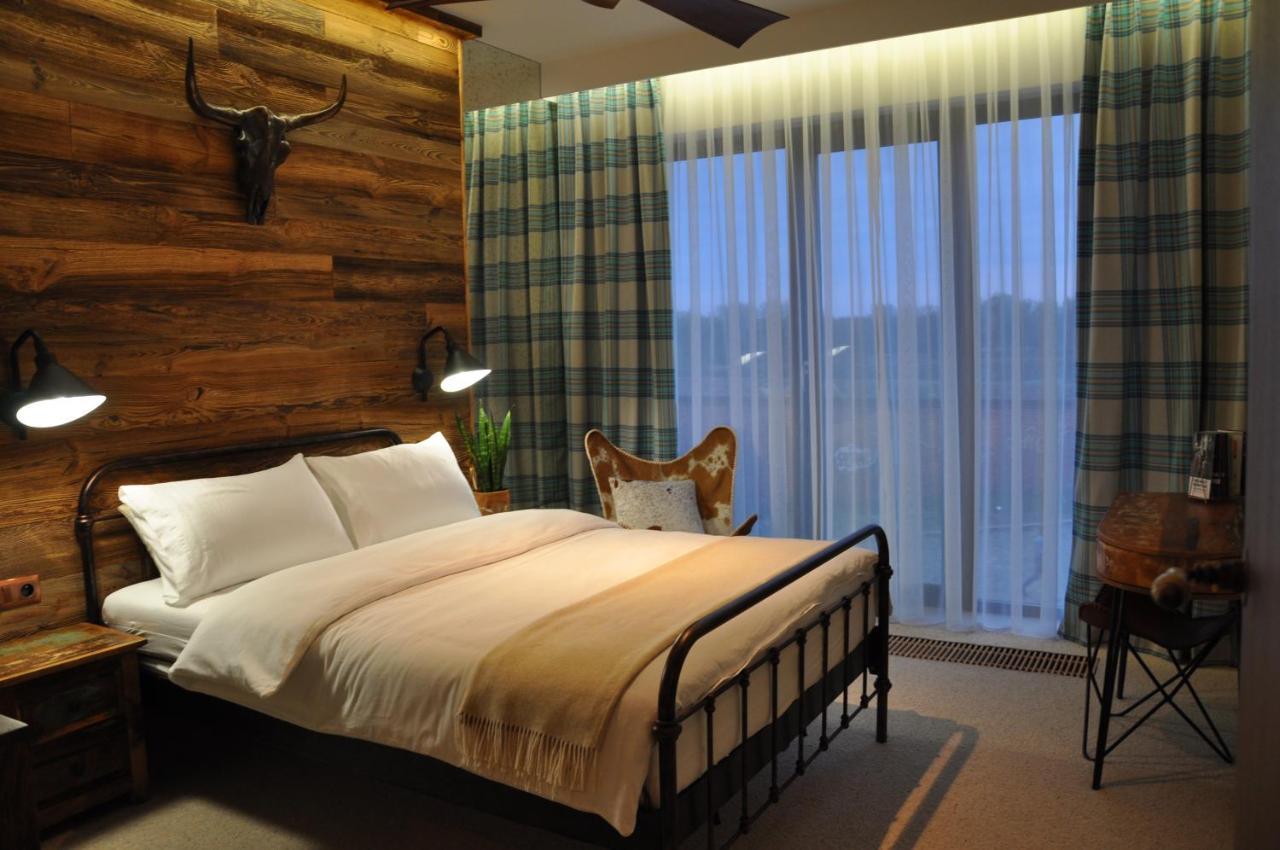 The Country Club Apartment Torun Bagian luar foto